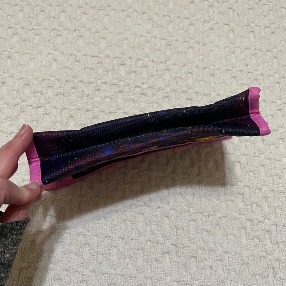 Alaska 5000 RuPaul’s Drag Race makeup zip bag - Picture 9 of 9